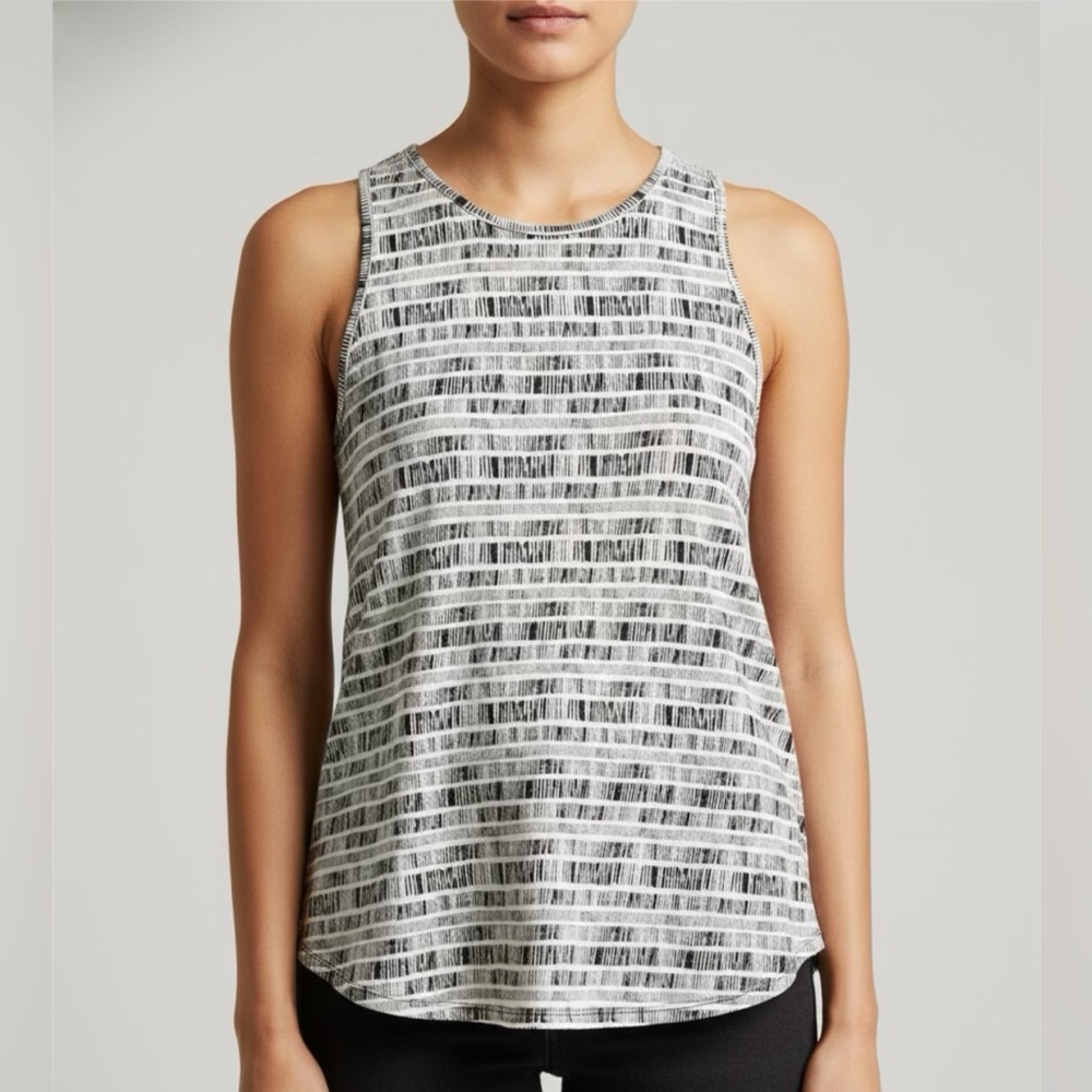 Women's Old Navy Black & White Striped Tank Top Size Medium